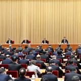 发展社区支持的居家养老，扩大普惠养老服务